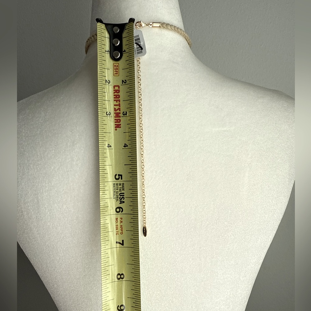 FREE PEOPLE x SERAFINA, SARA - Shell Choker in Neutral Ivory - Picture 10 of 11